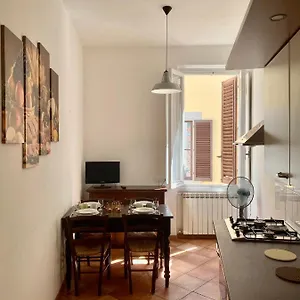  Apartamento Nice & Roomy Behind The Uffizi Museum